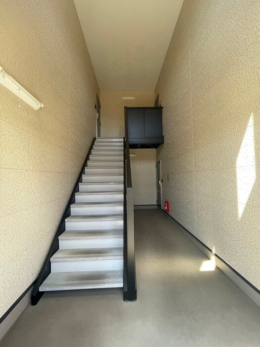 物件外観写真5　(エントランス部分)