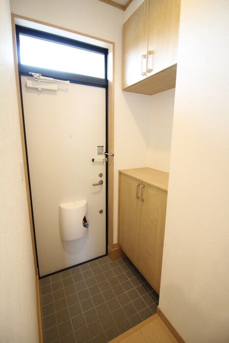 物件内観写真18　(玄関)