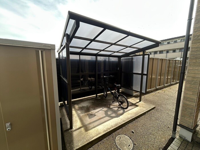 物件外観写真4　(駐輪場)