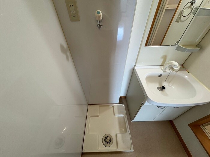 物件内観写真14　(洗濯機置場)