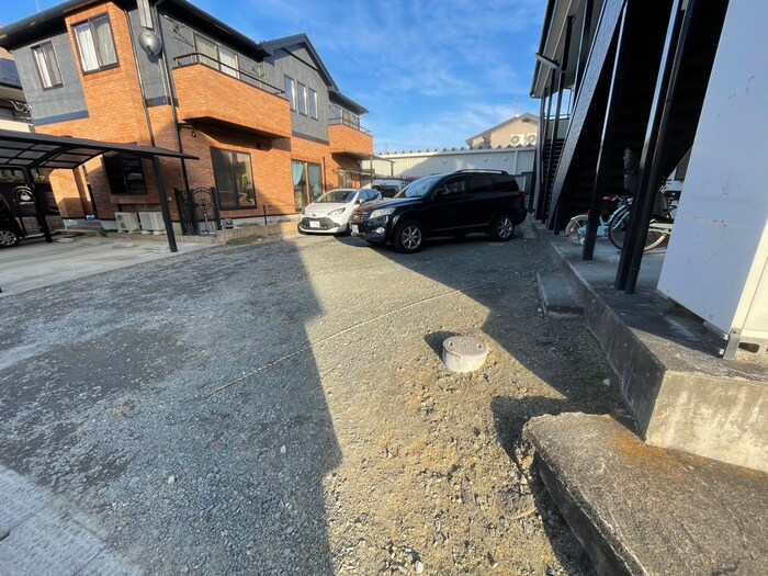 物件外観写真3　(駐車場)