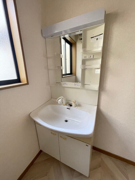 物件内観写真11　(洗面)