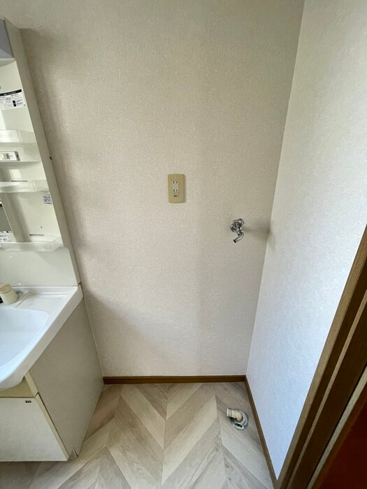 物件内観写真12　(洗濯機置場)