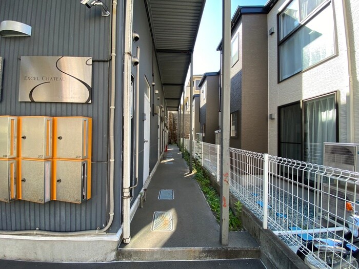 物件外観写真4　(エントランス部分)