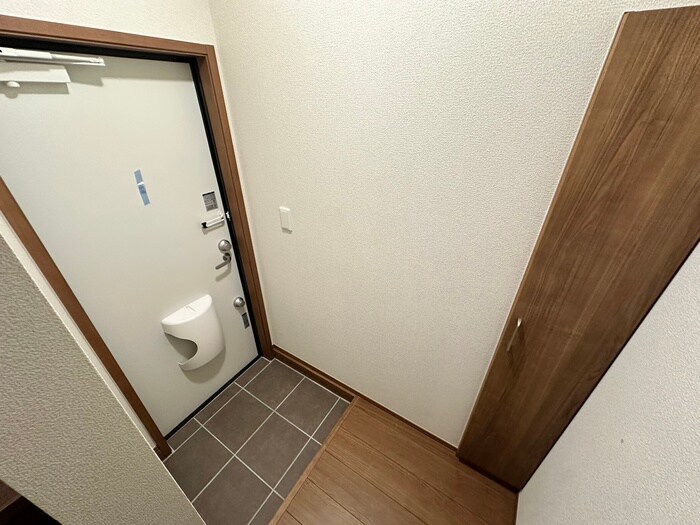 物件内観写真16　(玄関)