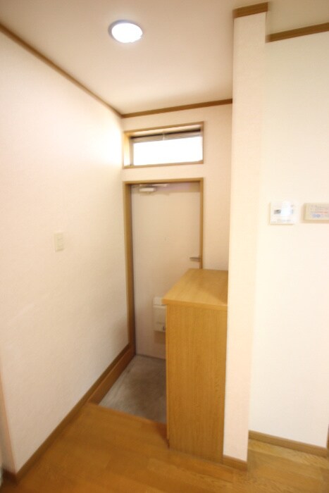 物件内観写真12　(玄関)