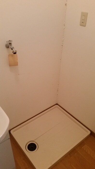 物件内観写真12　(洗濯機置場)