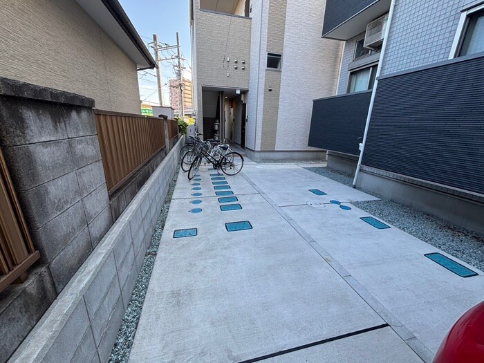 物件外観写真5　(駐車場)