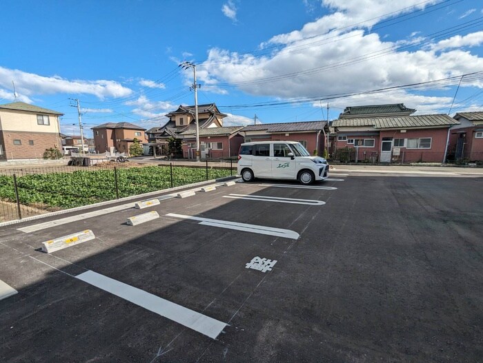 物件外観写真5　(駐車場)