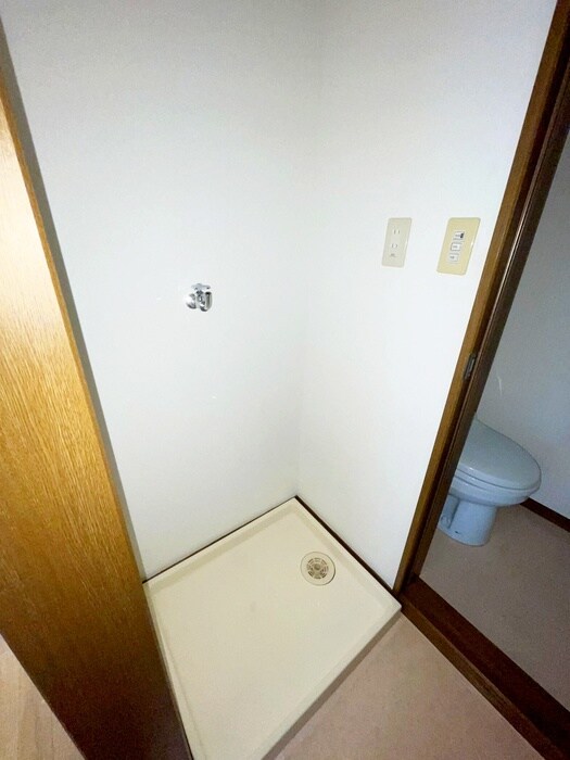 物件内観写真11　(洗濯機置場)