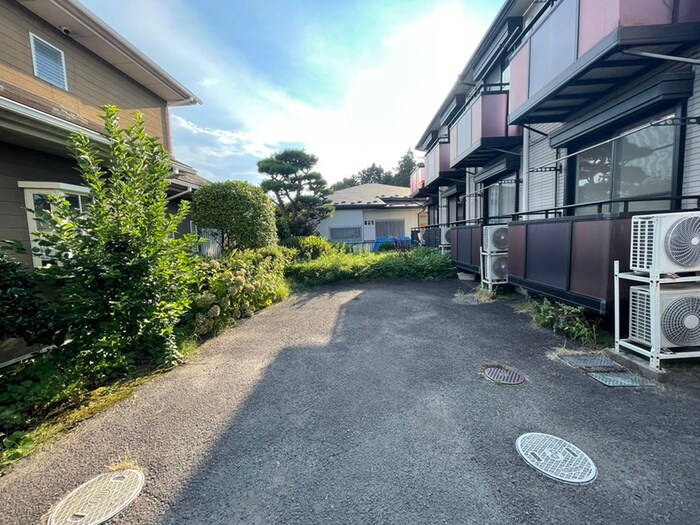 物件外観写真5　(駐車場)