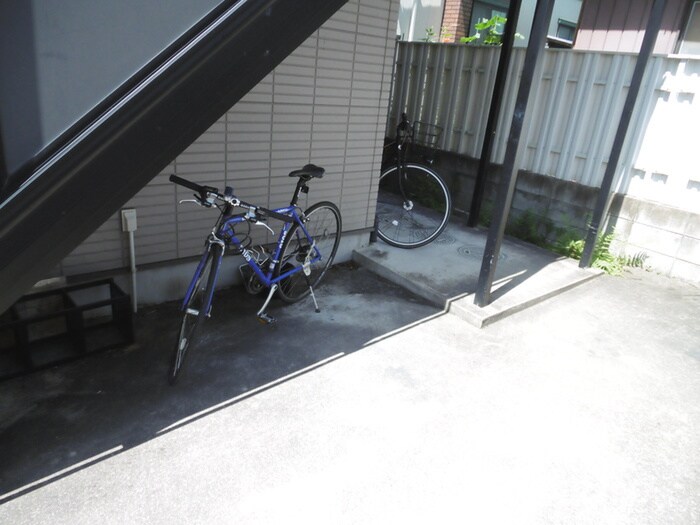 物件外観写真6　(駐輪場)