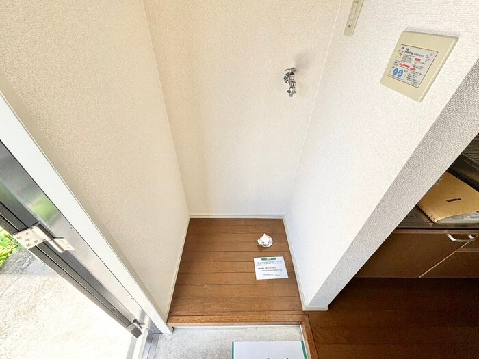 物件内観写真14　(洗濯機置場)