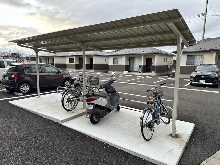物件外観写真5　(駐輪場)