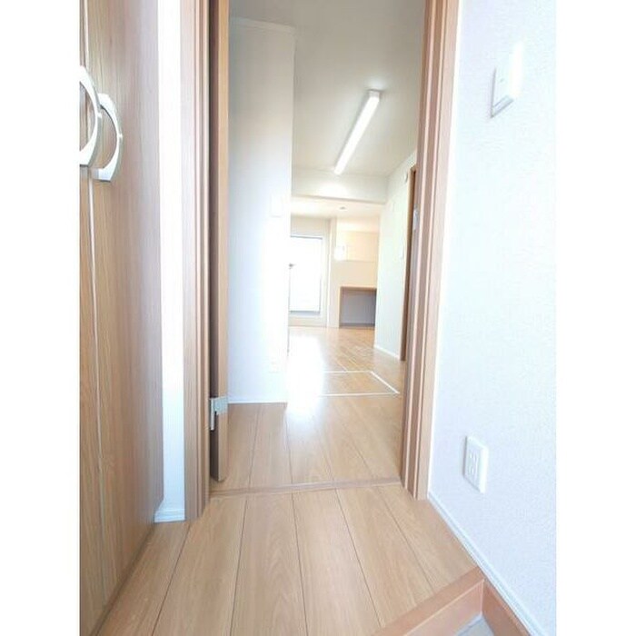 物件内観写真15　(玄関)