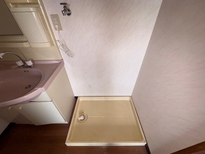 物件内観写真16　(洗濯機置場)