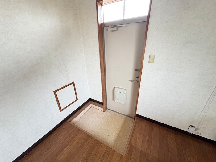 物件内観写真18　(玄関)