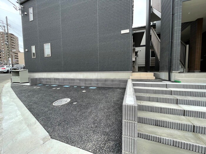 物件外観写真5　(駐車場)