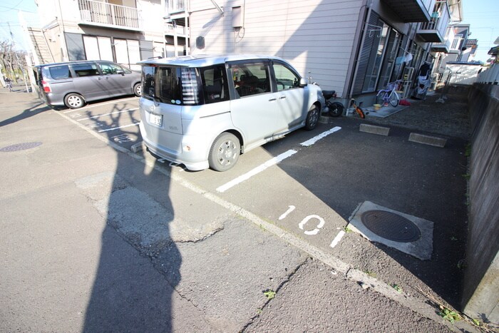 物件外観写真5　(駐車場)