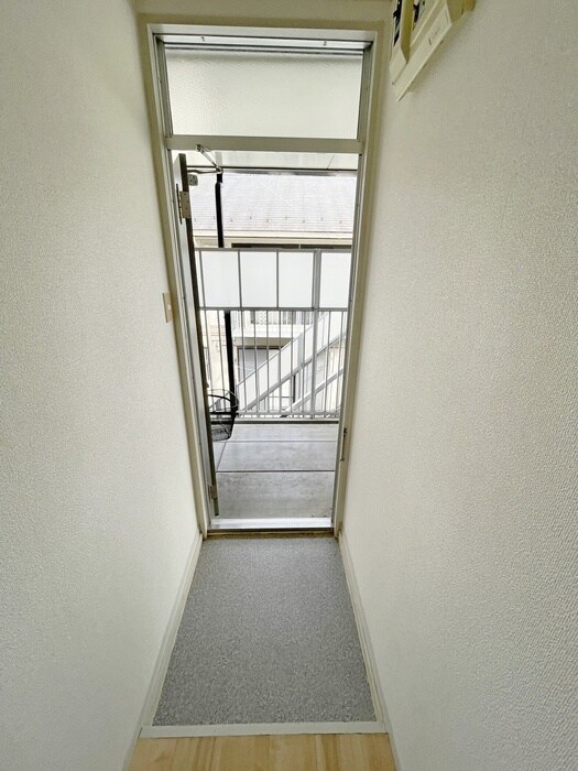 物件内観写真13　(玄関)