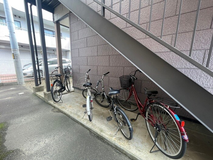 物件外観写真5　(駐輪場)