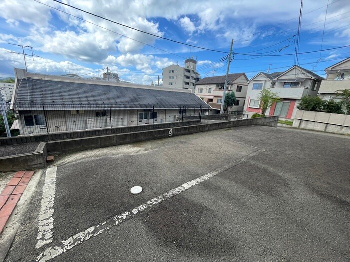 物件外観写真6　(駐車場)