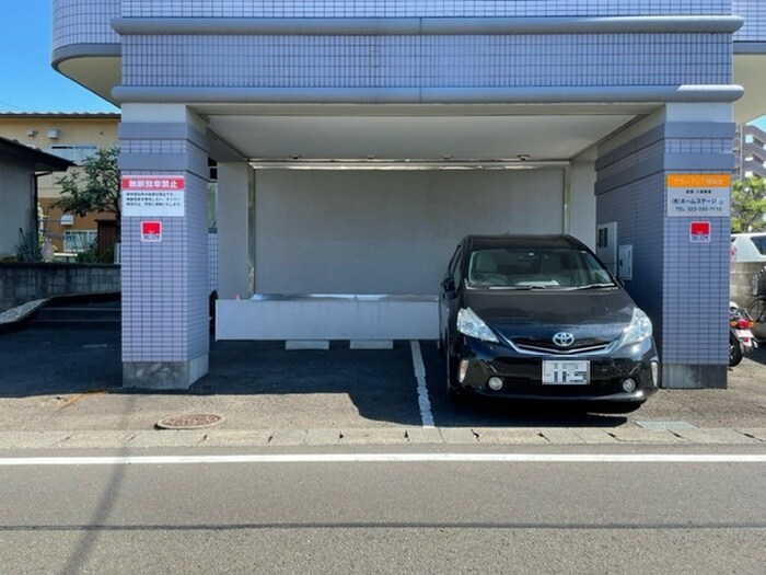 物件外観写真3　(駐車場)