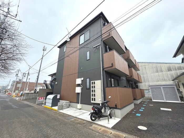 物件外観写真1　(駐輪場)