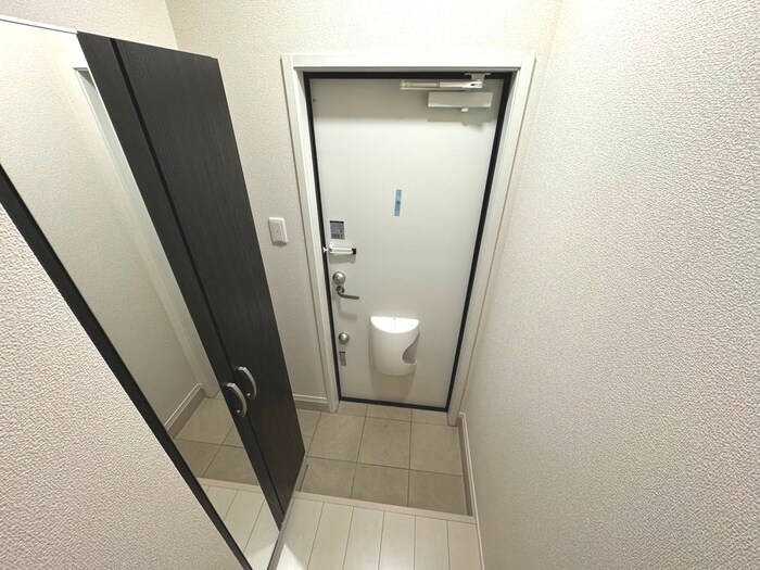 物件内観写真14　(玄関)