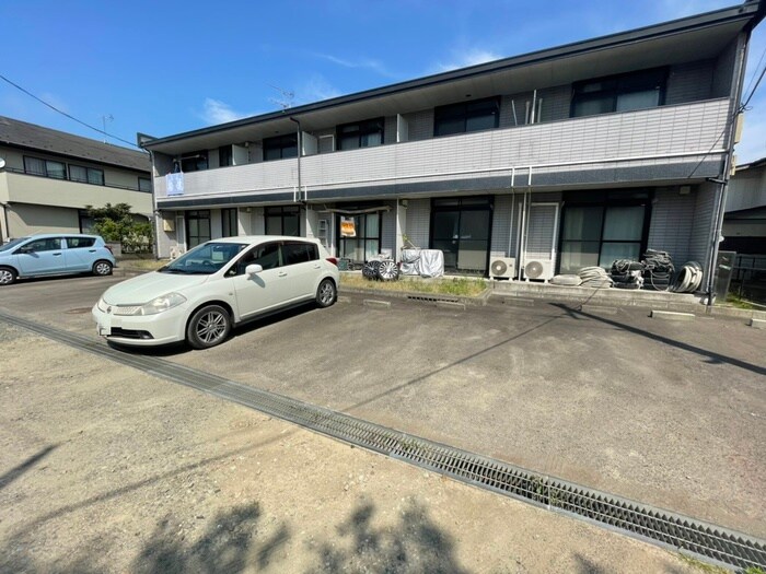 物件外観写真3　(駐車場)