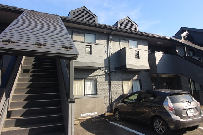 物件外観写真5　(エントランス部分)