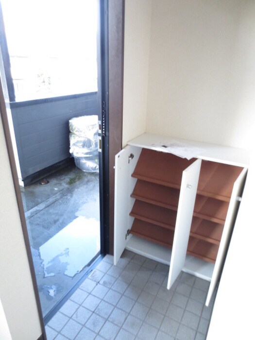 物件内観写真16　(玄関)