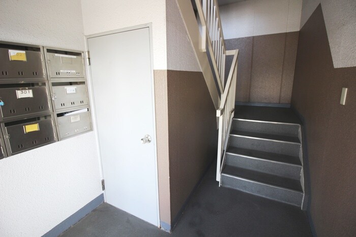 物件外観写真4　(エントランス部分)