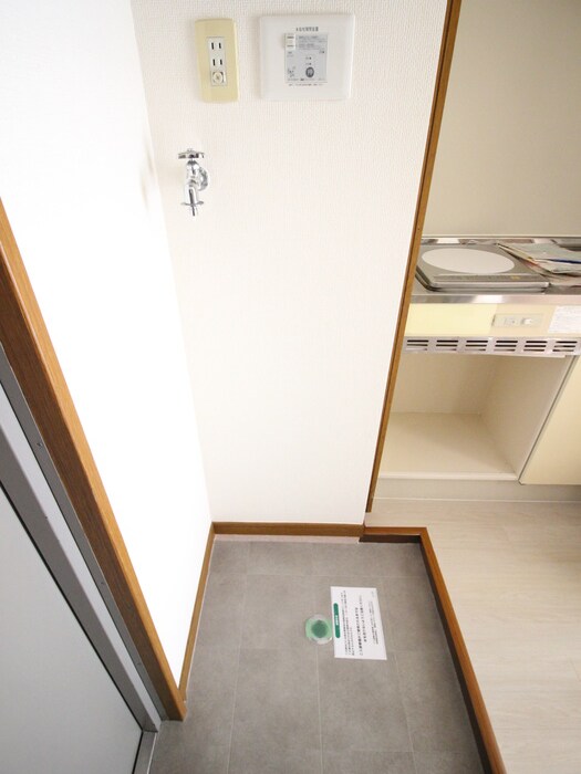 物件内観写真14　(洗濯機置場)