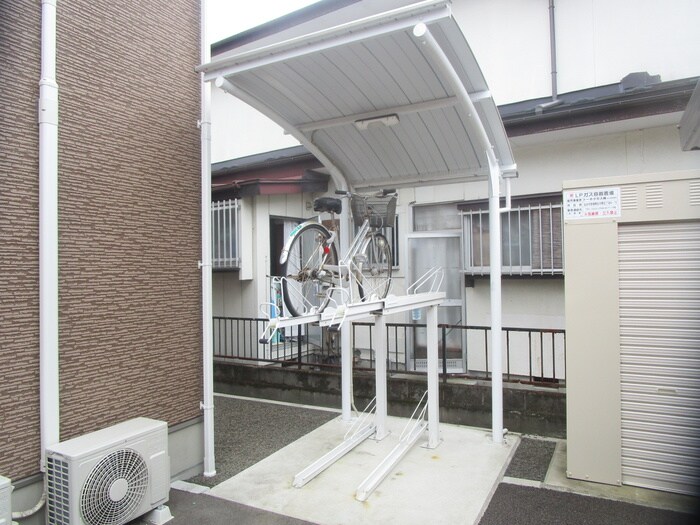 物件外観写真4　(駐輪場)