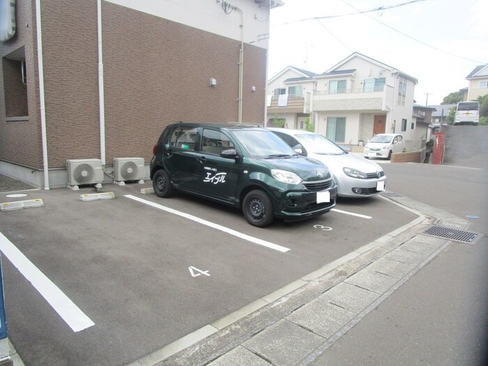 物件外観写真6　(駐車場)