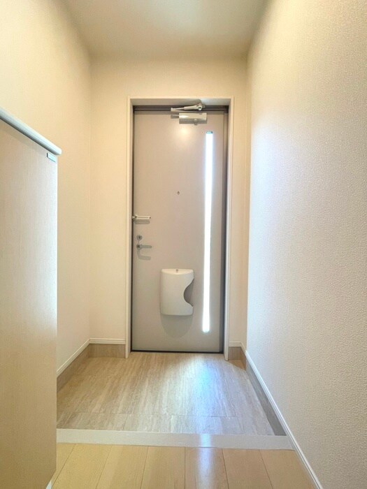 物件内観写真18　(玄関)