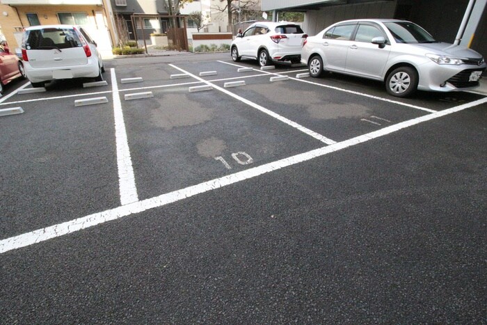 物件外観写真2　(駐車場)