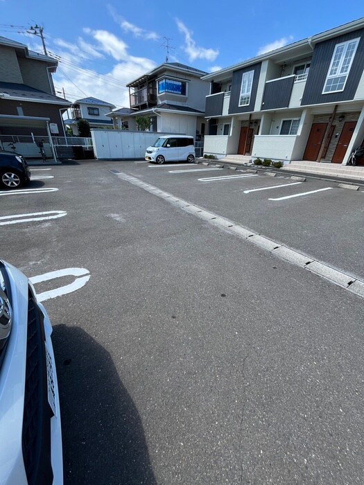 物件外観写真2　(駐車場)