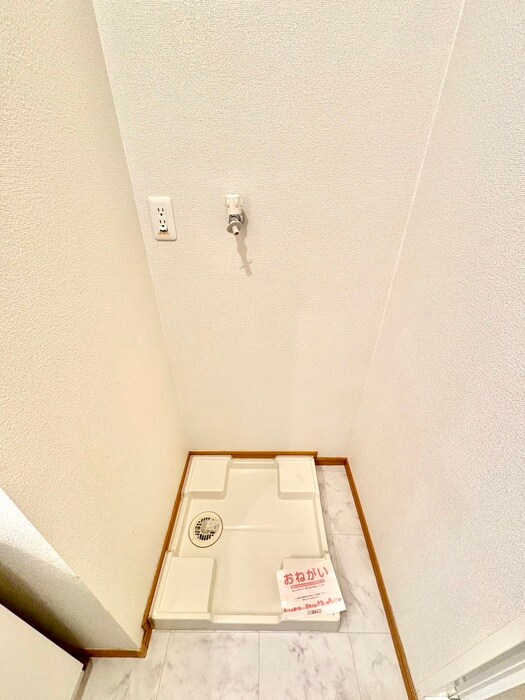 物件内観写真16　(洗濯機置場)