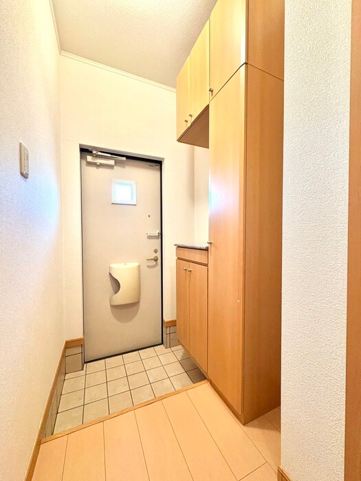 物件内観写真18　(玄関)