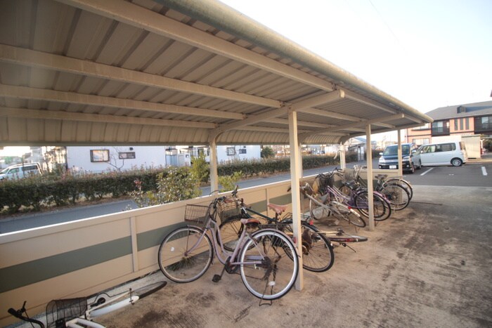 物件外観写真3　(駐輪場)