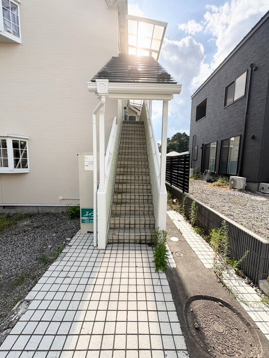 物件外観写真3　(エントランス部分)