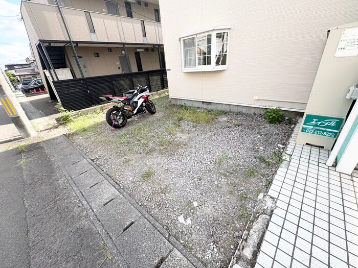 物件外観写真4　(駐車場)