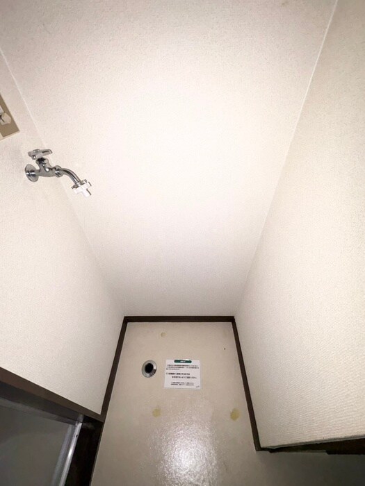 物件内観写真15　(洗濯機置場)