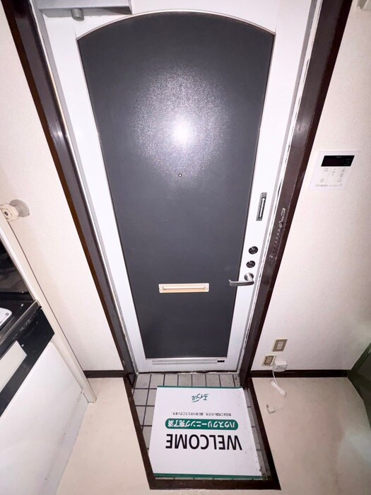 物件内観写真16　(玄関)