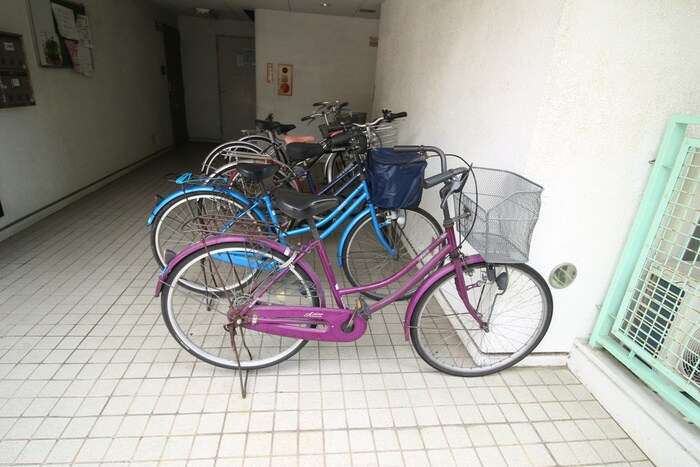 物件外観写真4　(駐輪場)