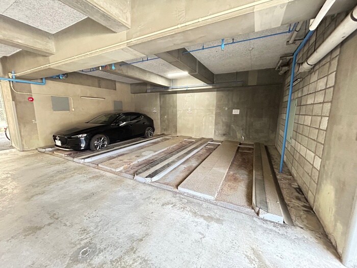 物件外観写真3　(駐車場)