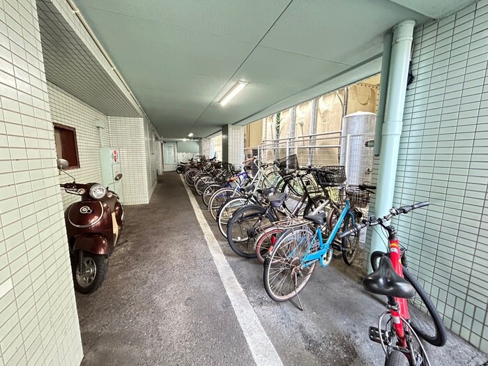 物件外観写真4　(駐輪場)