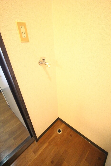 物件内観写真17　(洗濯機置場)